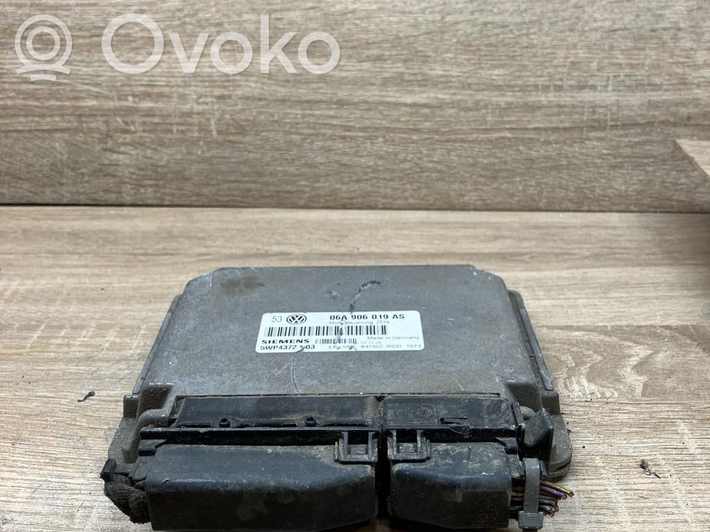 Volkswagen Golf IV Engine control unit/module 