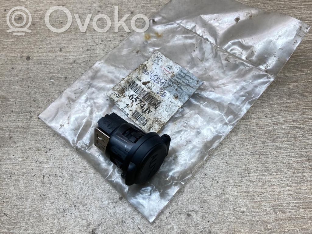 Citroen C4 II AUX in-socket connector 