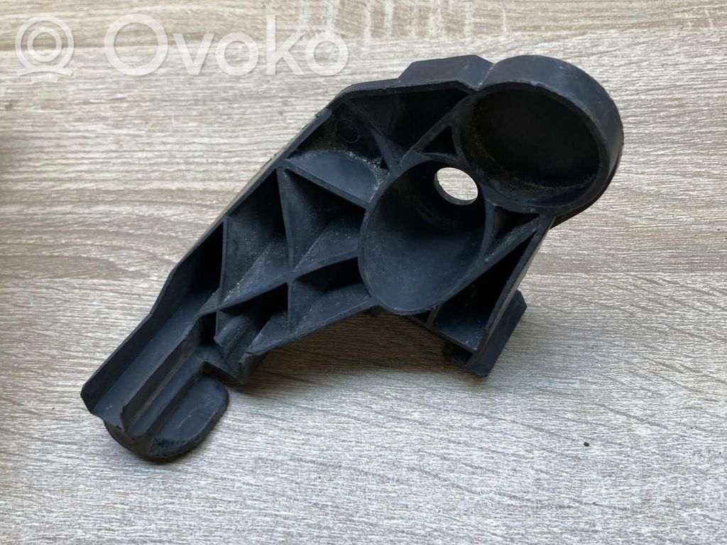 Front bumper mounting bracket   7030619