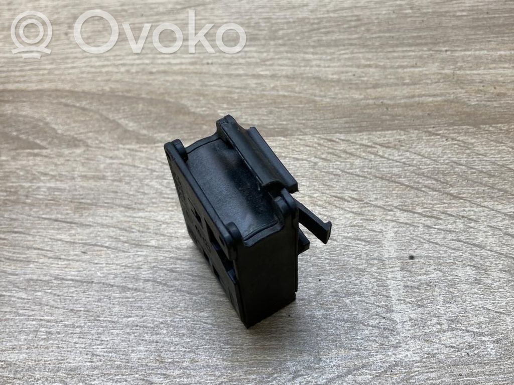 Opel Vectra C Fusible del relé de la batería 