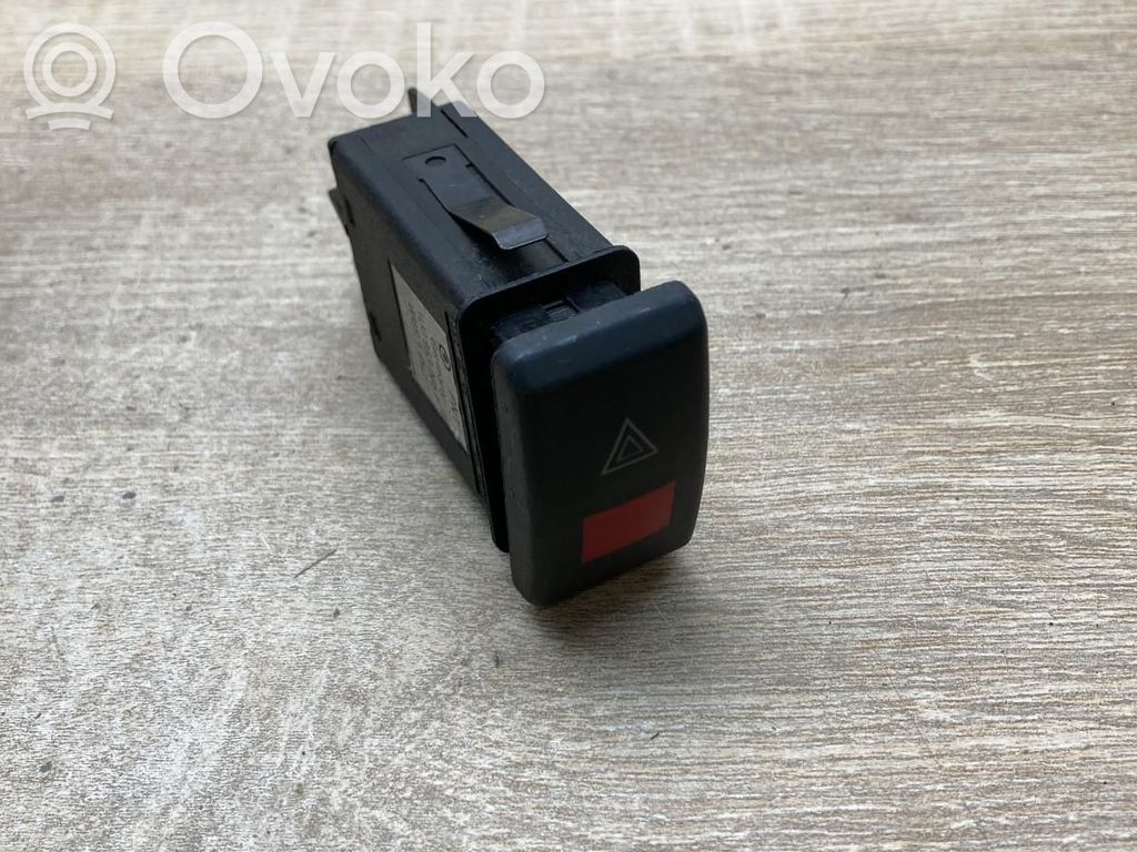 Skoda Octavia Mk1 (1U) Botón interruptor de luz de peligro 