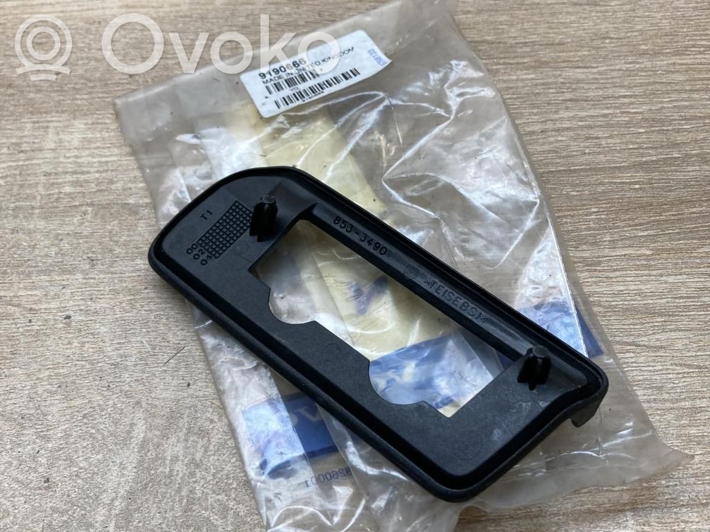 Volvo V70 Katon muotolistan suoja 
