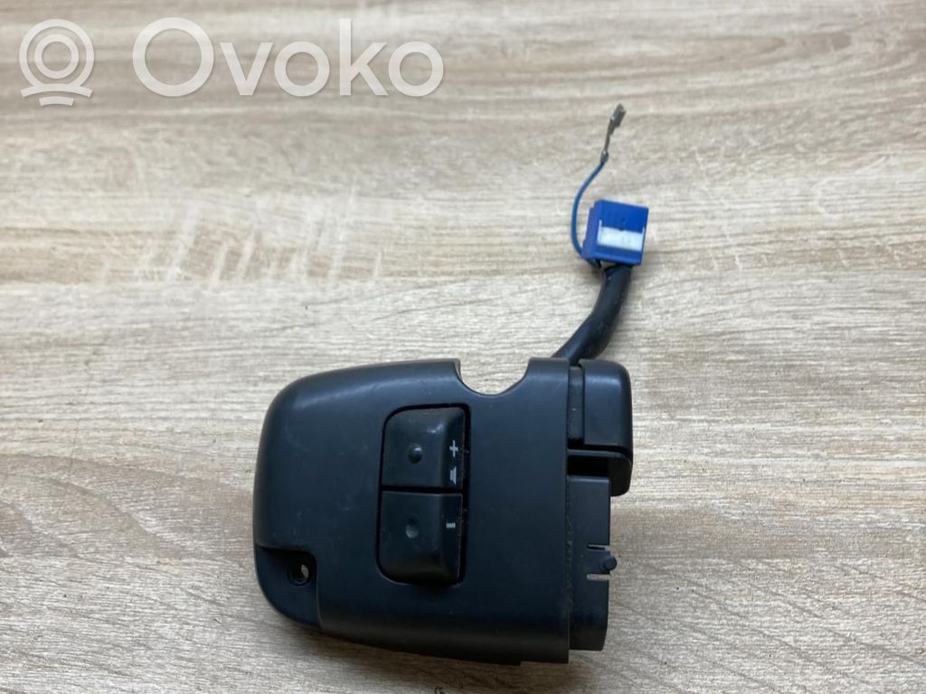 Toyota Yaris Steering wheel buttons/switches 