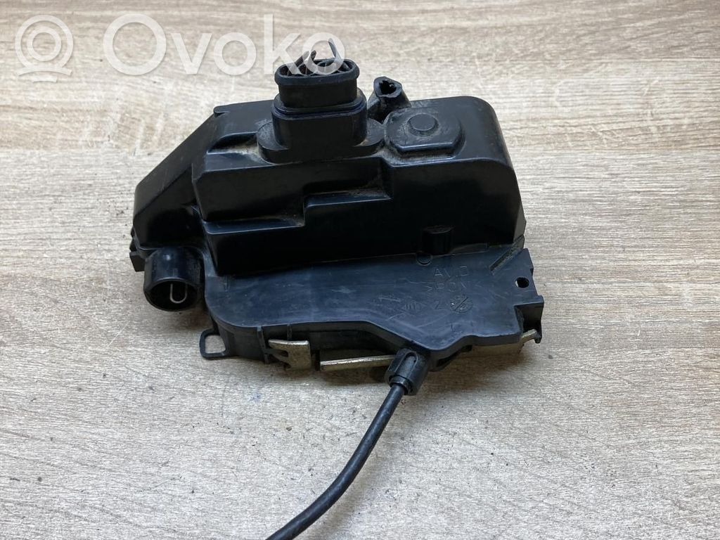 Zamek drzwi przednich   3103041629