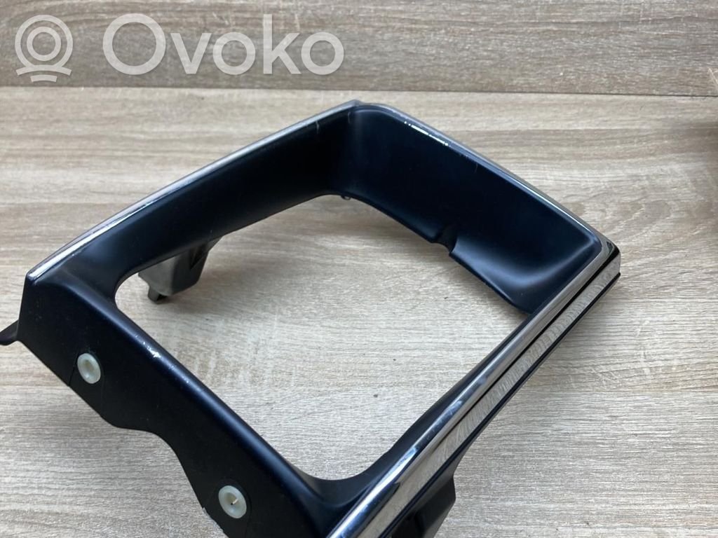 Toyota Hilux (N20) Moulure sous phares