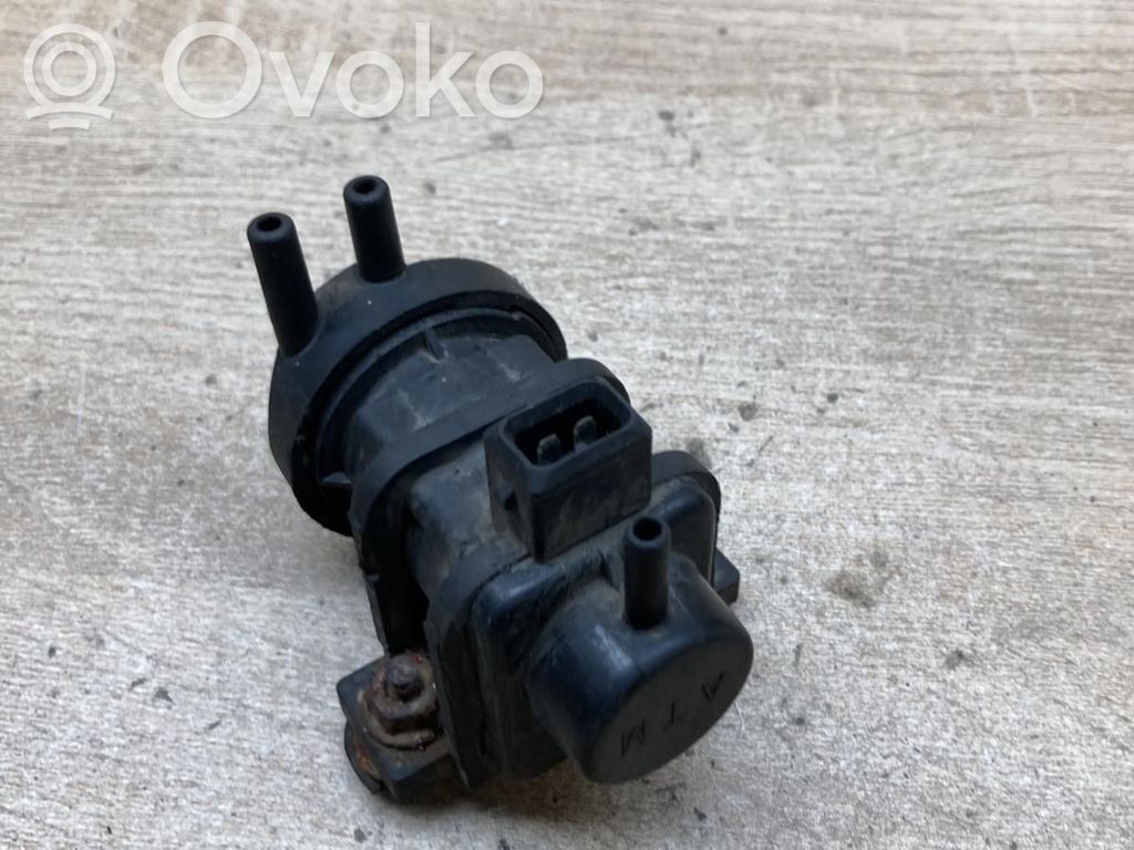 Opel Astra J Válvula de vacío 