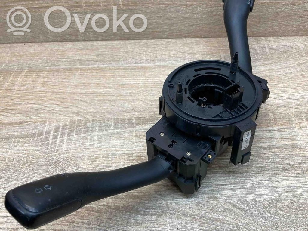 Volkswagen Golf IV Leva/interruttore dell’indicatore di direzione e tergicristallo 