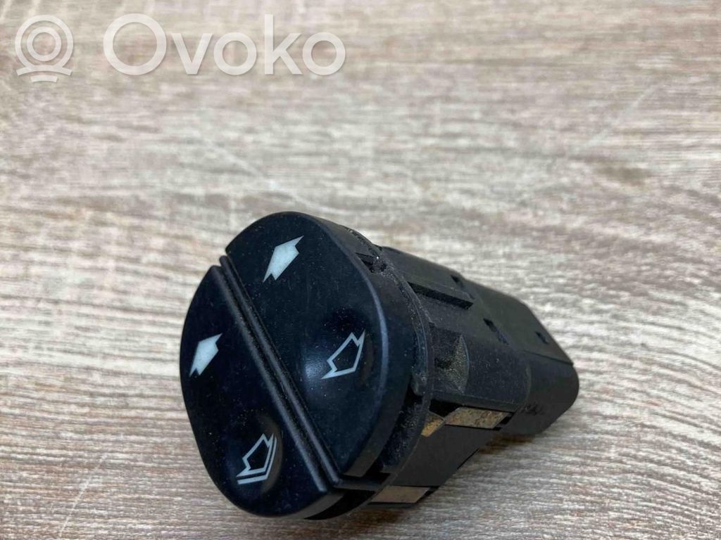 Ford Fiesta Przyciski szyb 