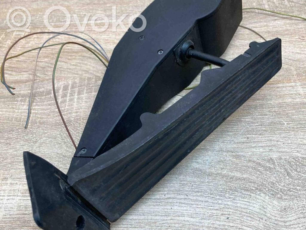 Pédale d'accélérateur   6766930,25916010,WITHPLUG