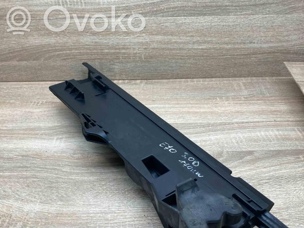 BMW X5 E70 Staffa del pannello di supporto del radiatore 