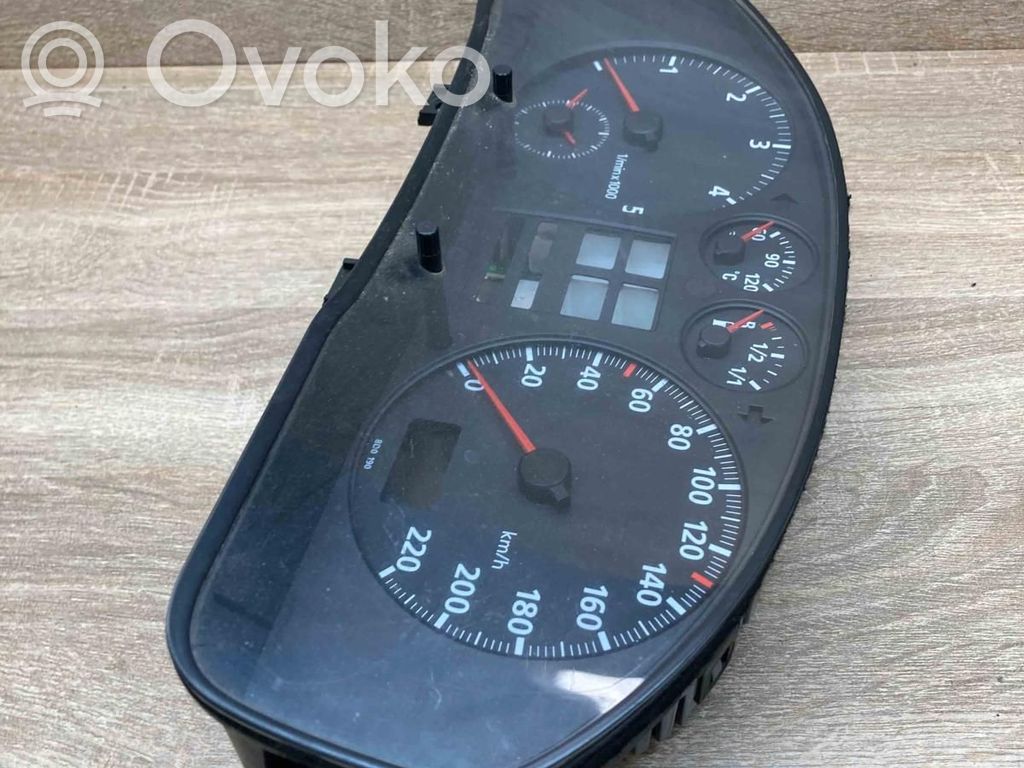 Audi A4 S4 B5 8D Nopeusmittari (mittaristo) 