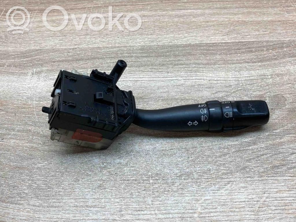 Toyota Avensis T250 Leva indicatori