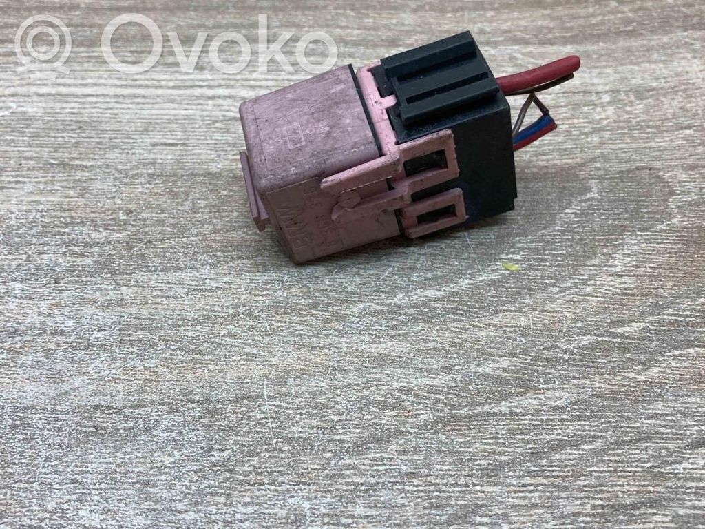 Otros relés   8365326,0332019168,WITHSOCKET