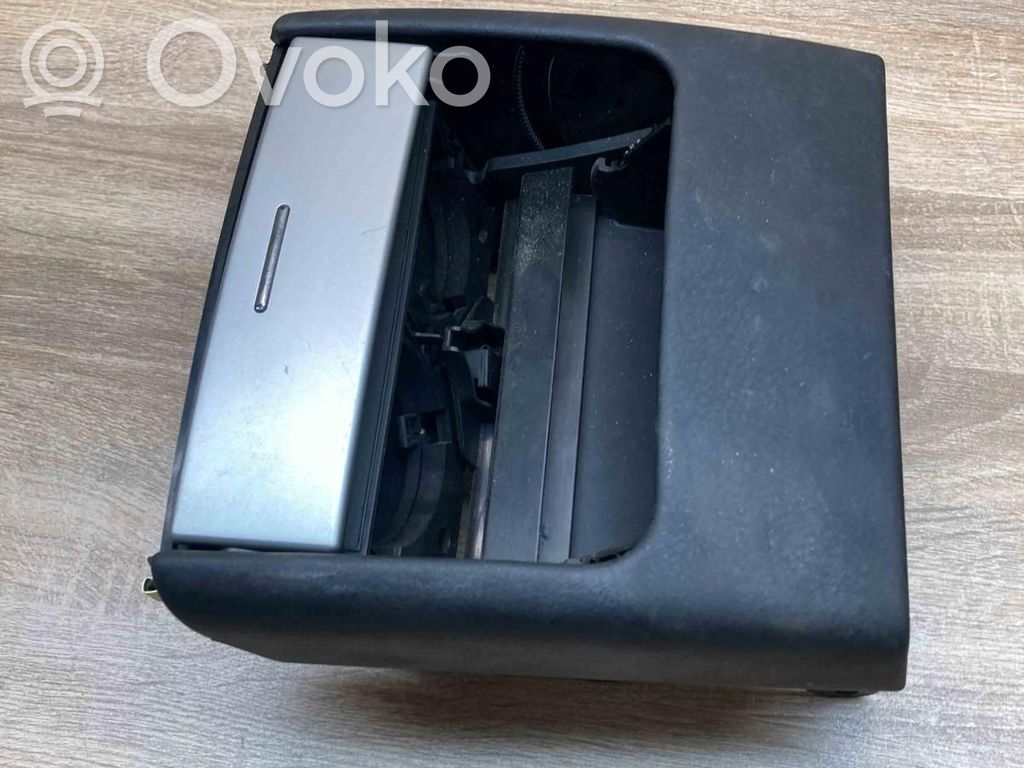 BMW X5 E53 Tylny uchwyt na kubek tunelu środkowego 