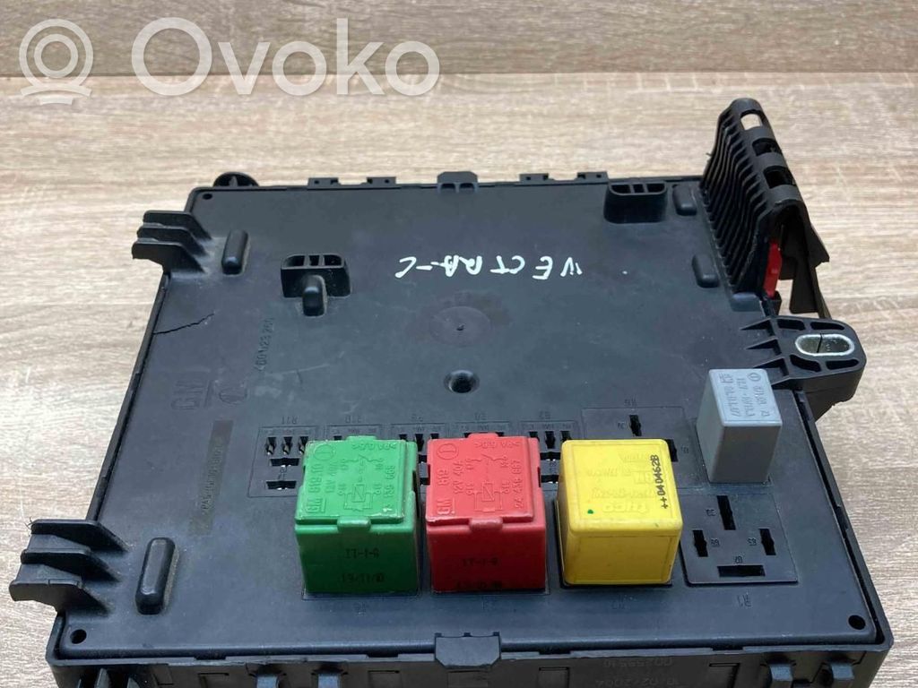 Opel Astra J Módulo de fusible 