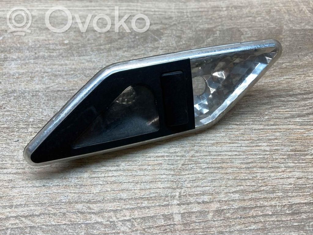 BMW 3 E46 Galinių vietų apšvietimo žibintas 