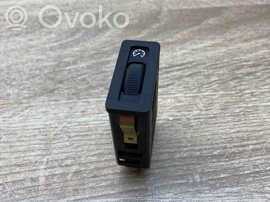 BMW 5 E34 Interruttore di regolazione dell’illuminazione del quadro 