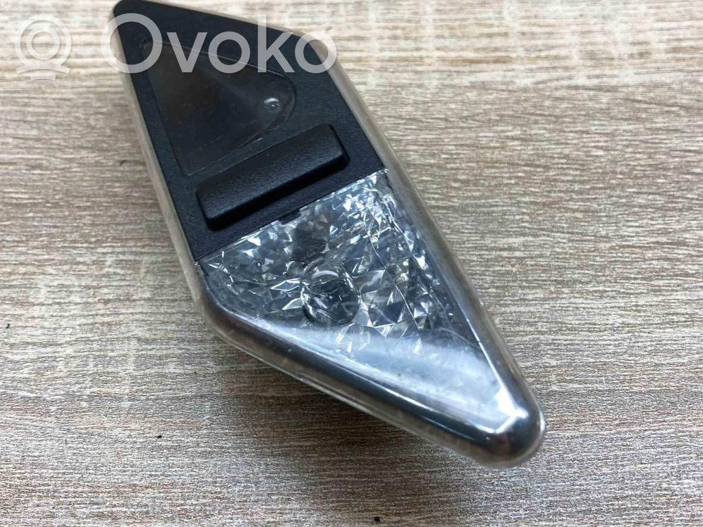 BMW 3 E46 Galinių vietų apšvietimo žibintas 