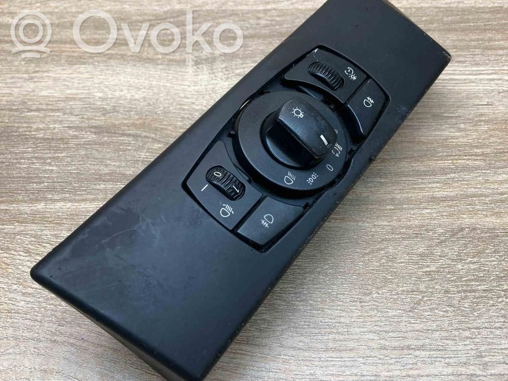 Light switch   6925295