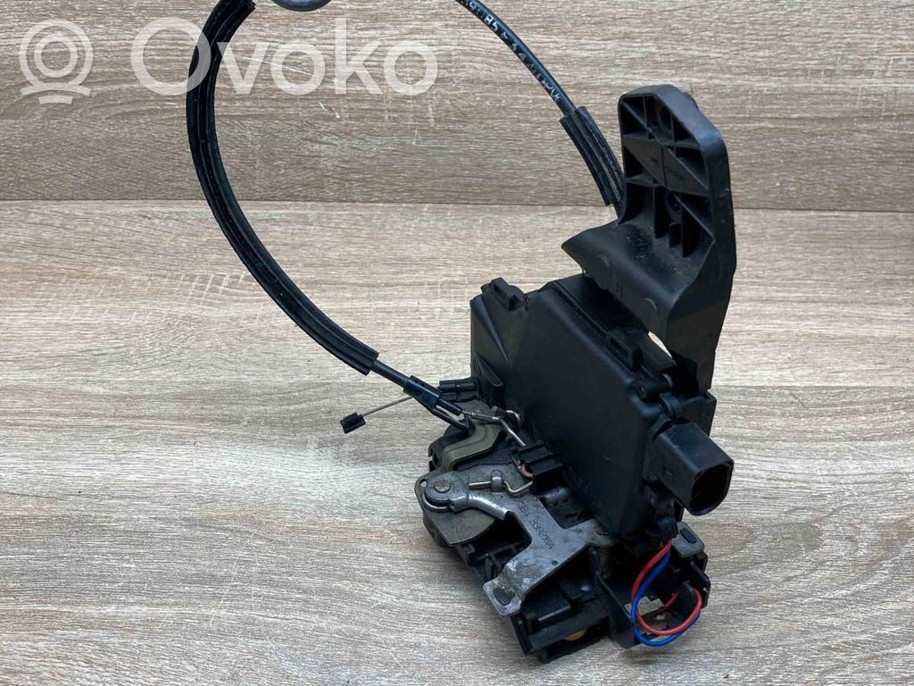 Volkswagen PASSAT B5 Zamek drzwi przednich 