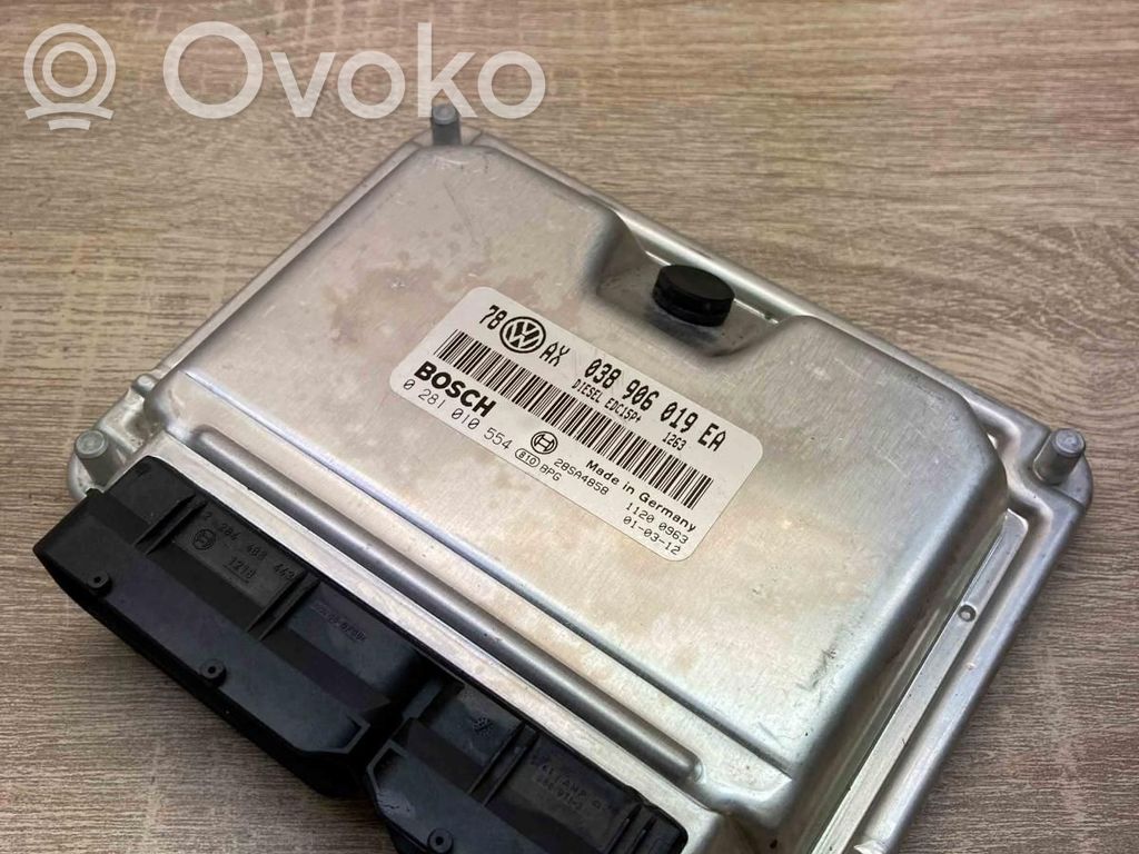 Volkswagen PASSAT B5.5 Unitate control motor/modul ECU 