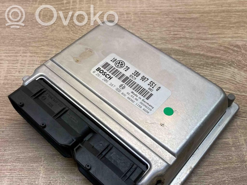Komputer / Sterownik ECU silnika   3B0907551Q,0261206387,107B