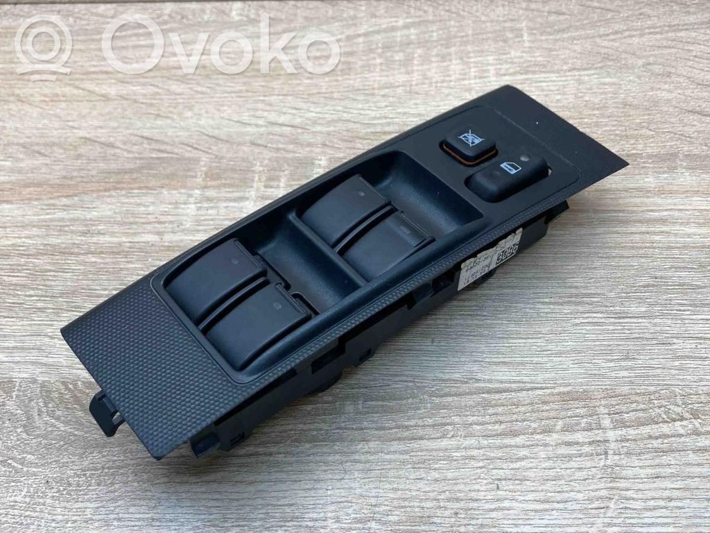 Toyota Corolla Verso AR10 Electric window control switch 