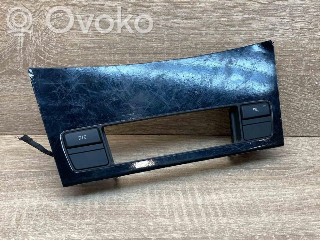 BMW 5 E60 E61 Parkavimo (PDC) daviklių jungtukas 