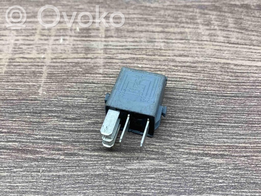 Mini One - Cooper R50 - 53 Muu rele 