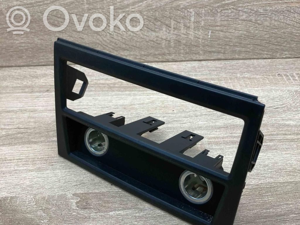 BMW 7 F01 F02 F03 F04 Priză 12 V (spate)