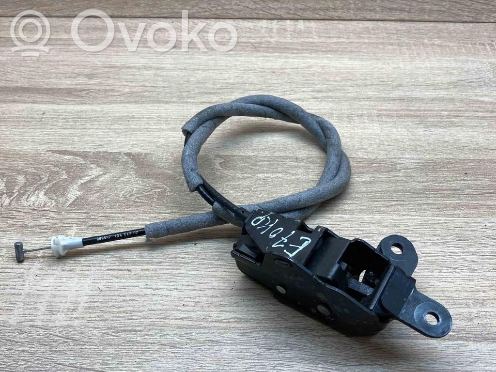 Takaluukun lukon salvan moottori   7149630,988585,FRONTLEFTSIDE