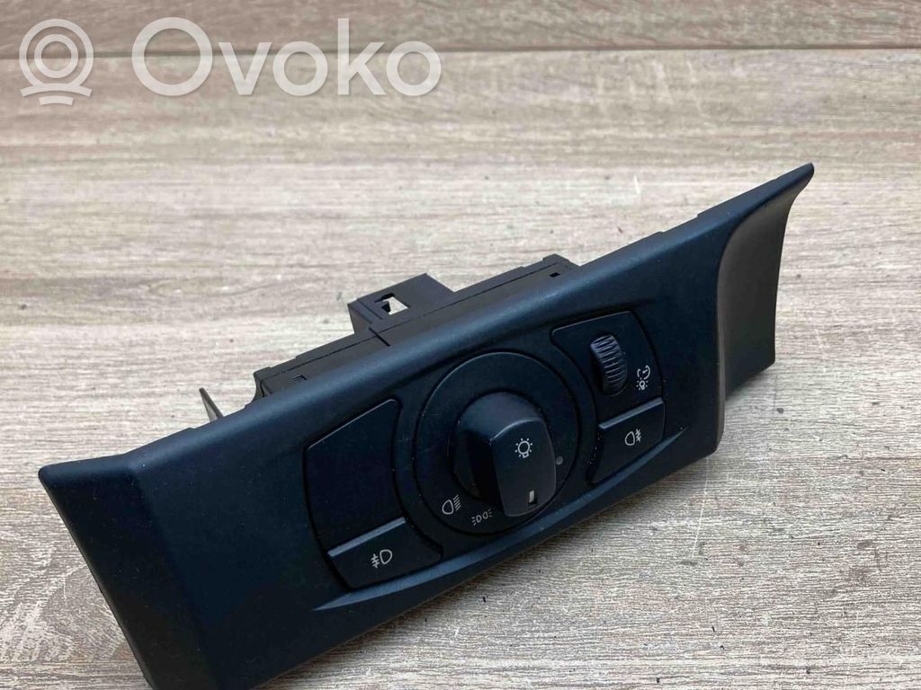 Light switch   6925297