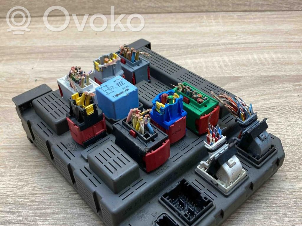 Peugeot 607 Fuse module 