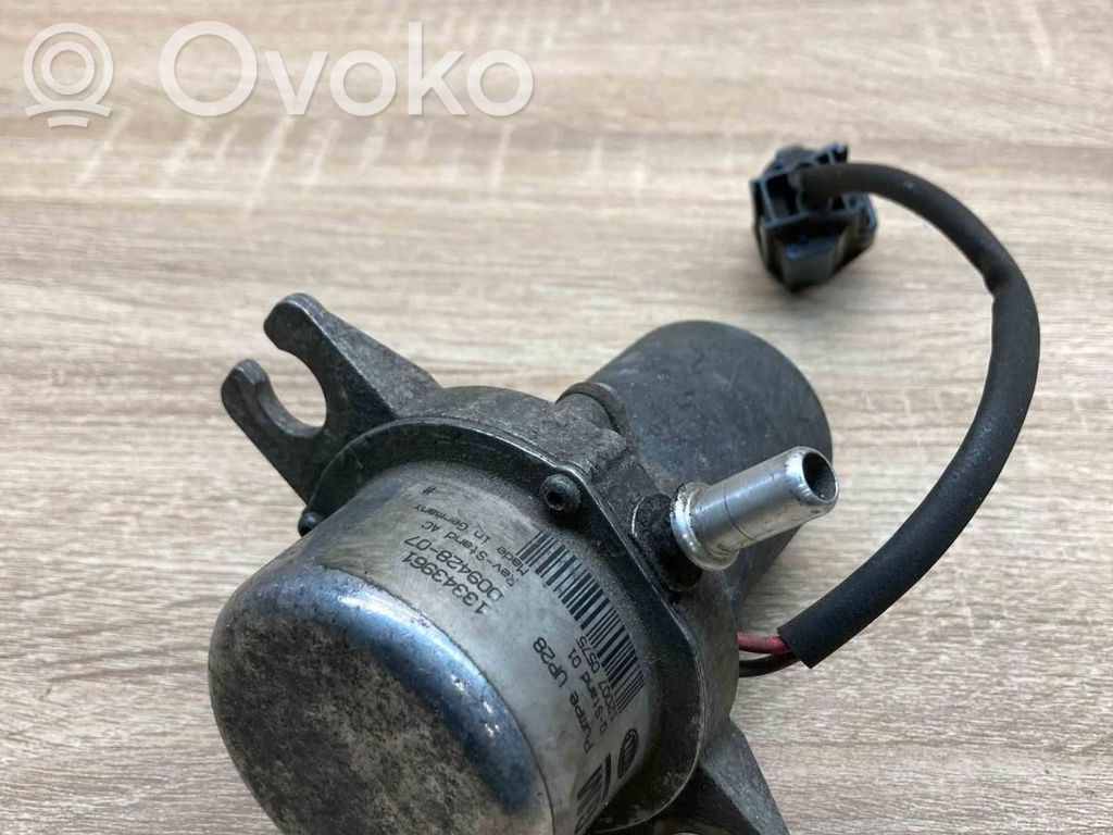 Opel Astra J Pompe à vide