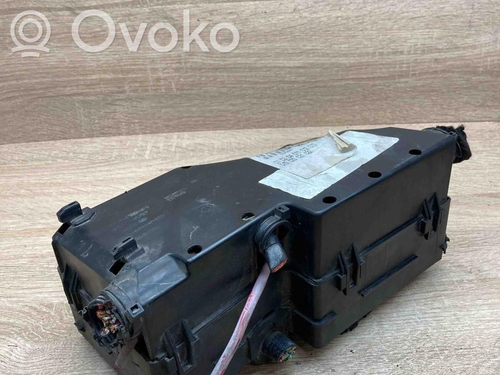 Ford Focus Ramka / Moduł bezpieczników 