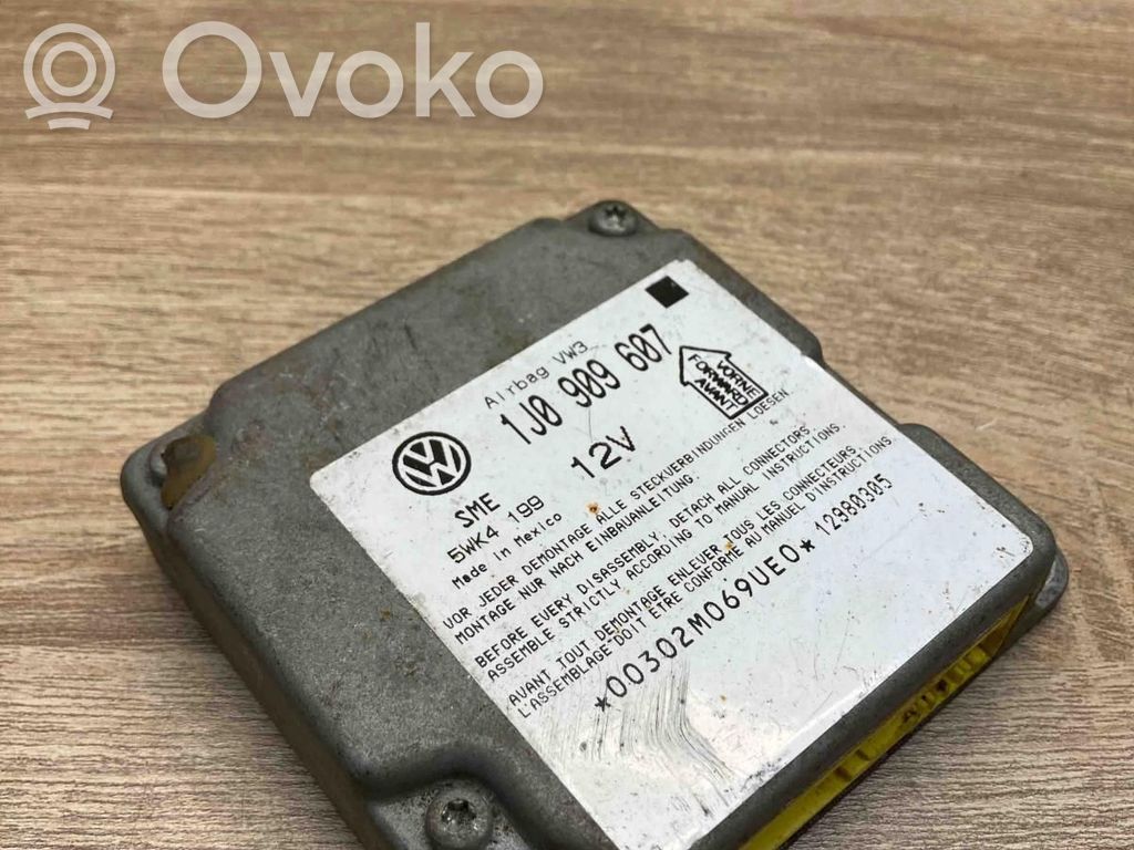 Volkswagen PASSAT B5 Sterownik / Moduł Airbag 