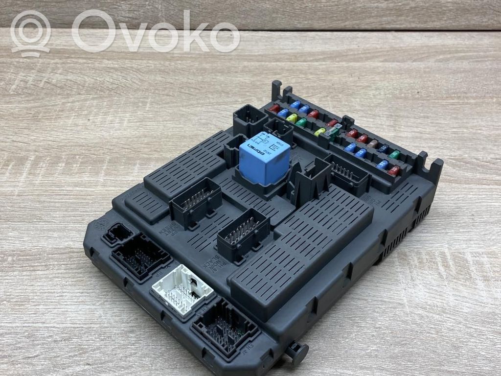 Peugeot 807 Fuse module 