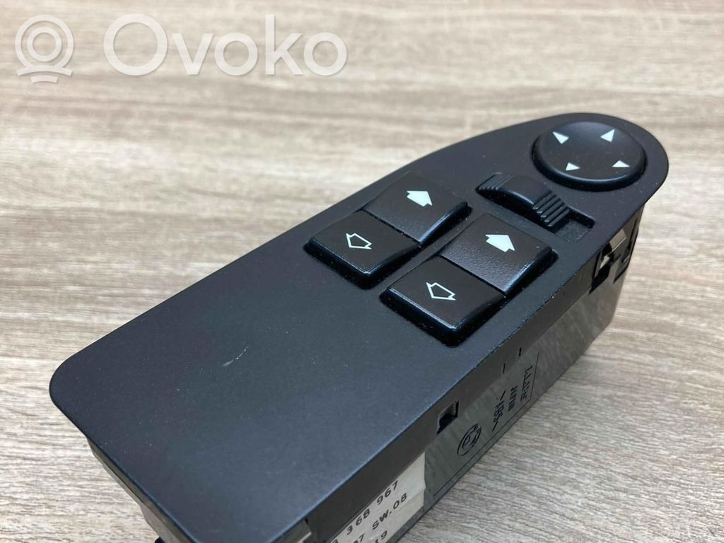 Electric window control switch   8368967