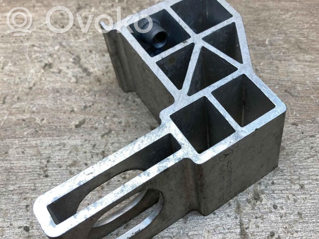 Mercedes-Benz E W213 Fixation de radiateur