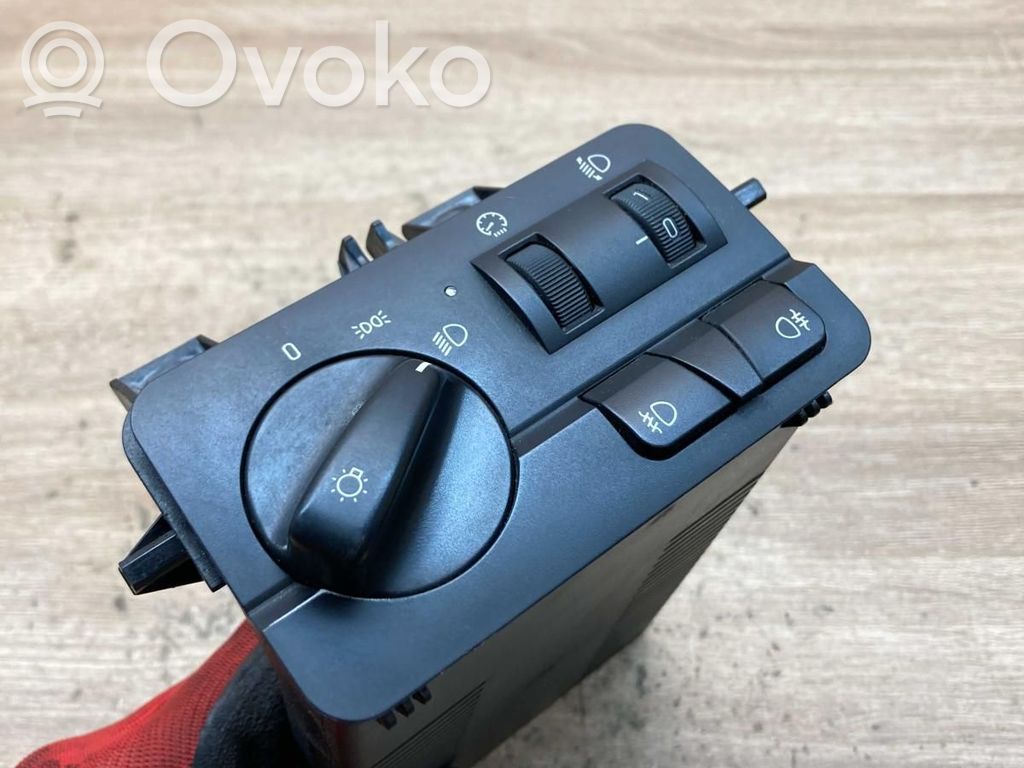 Light switch   6907947,086480061