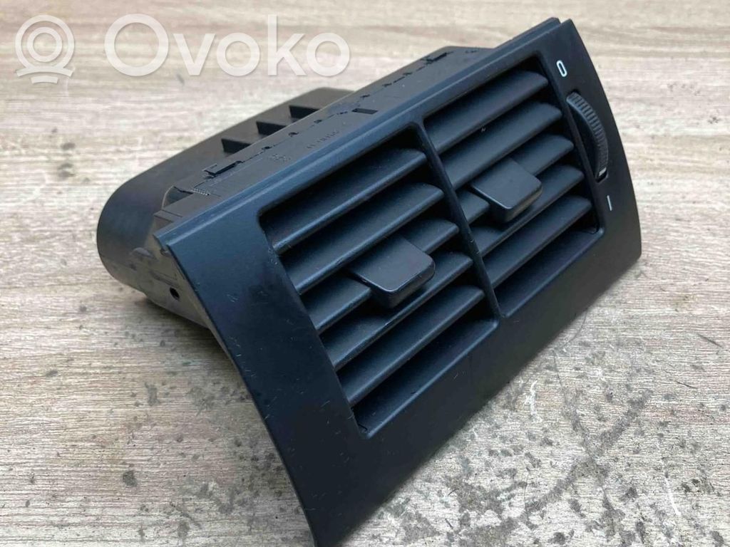 BMW 5 E39 Rejilla de ventilación central del panel 