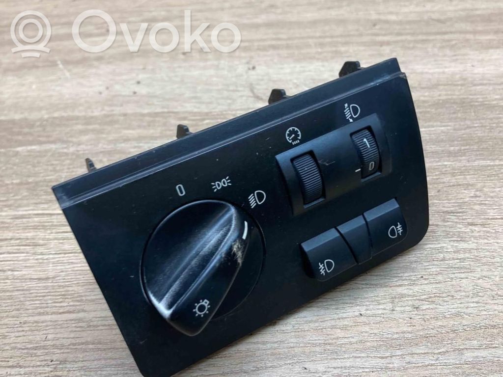 Light switch   8372204,034472