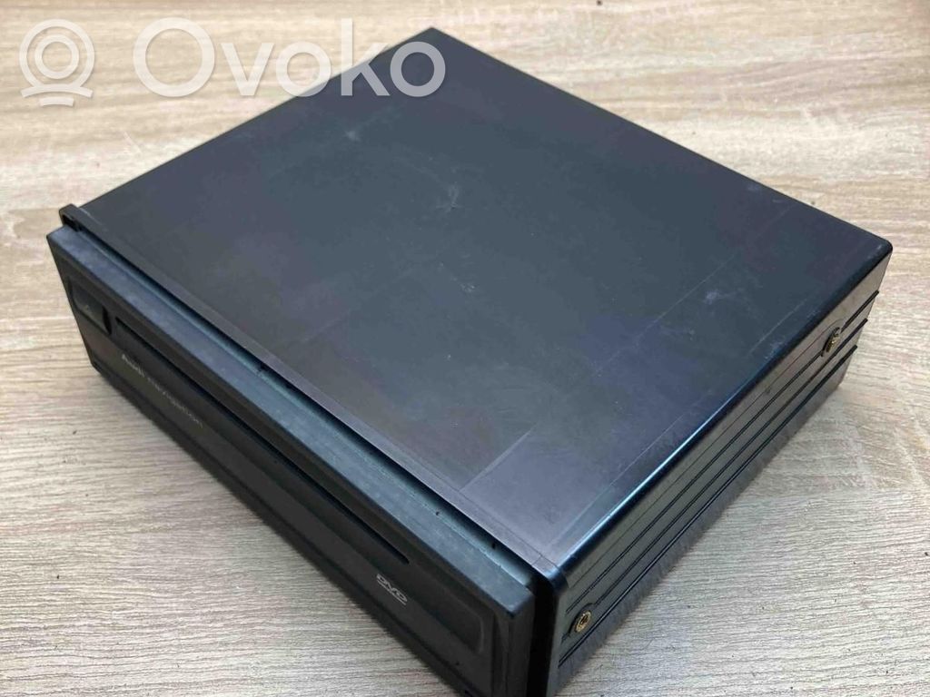 Stacja multimedialna GPS / CD / DVD   4E0919977,WITHPLUGS
