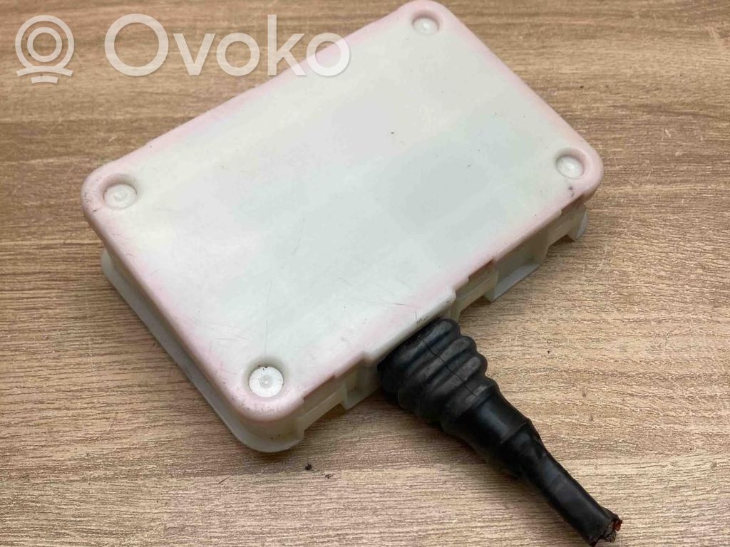 BMW 1 E81 E87 Aerial antenna amplifier 