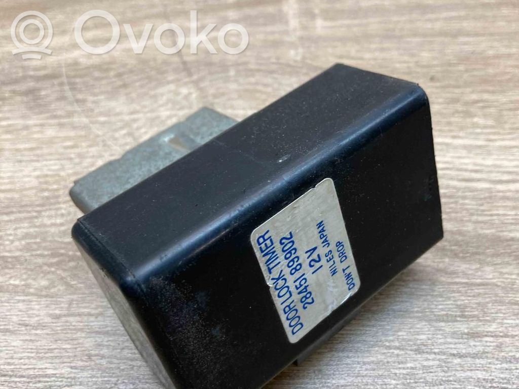 Nissan Laurel Unidad de control/módulo de la puerta 