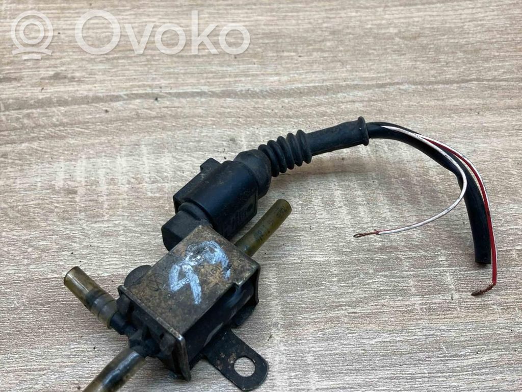 Audi A4 S4 B5 8D Solenoid supapă turbosuflantă 