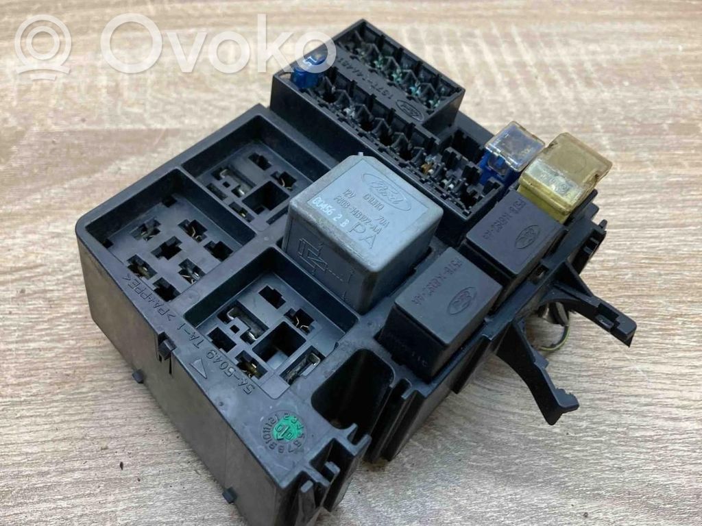 Ford Mondeo MK I Skrzynka bezpieczników / Komplet 