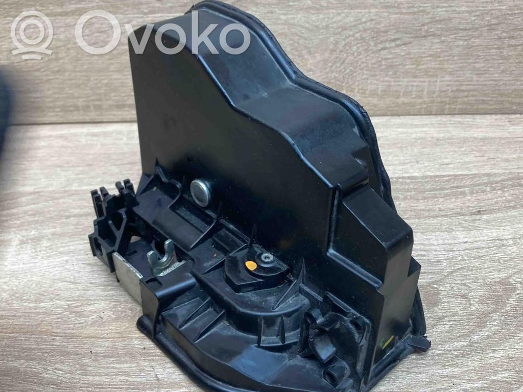 BMW 5 F10 F11 Aizmugurē slēdzene 