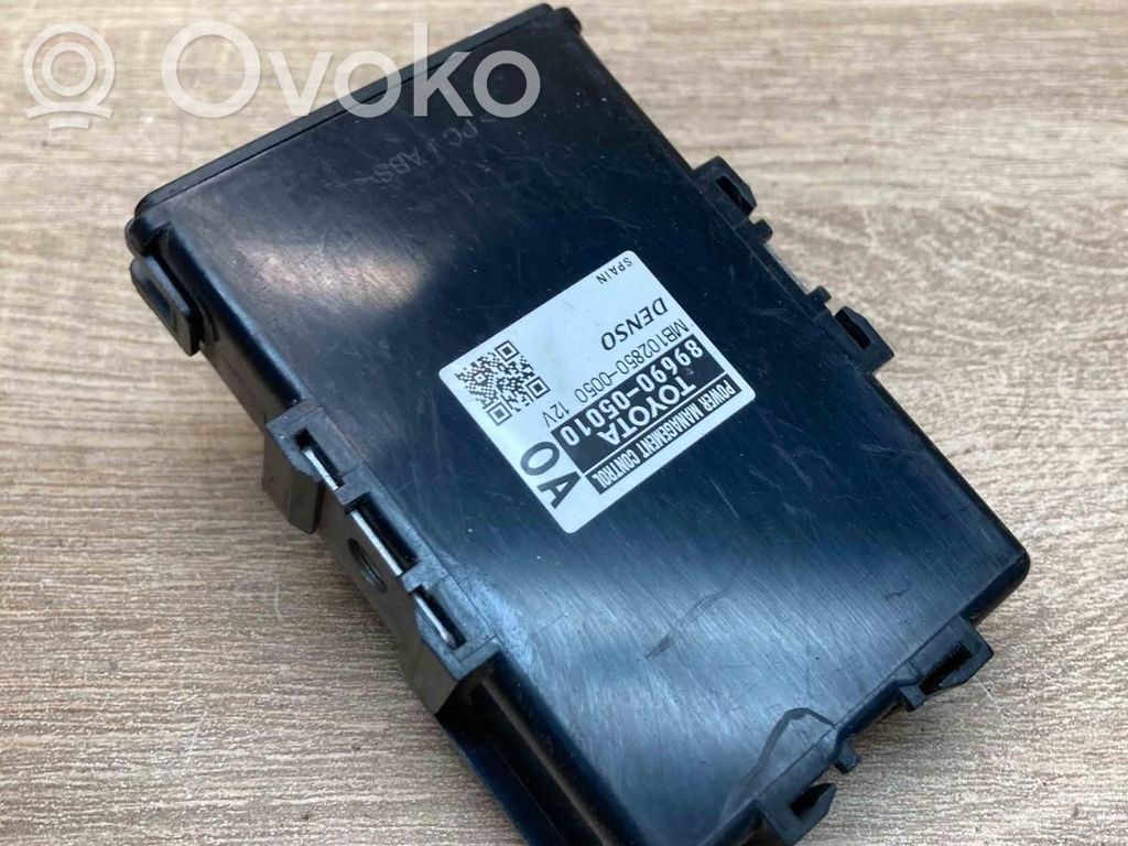 Toyota Avensis T270 Unité de contrôle à bord d'alimentation 