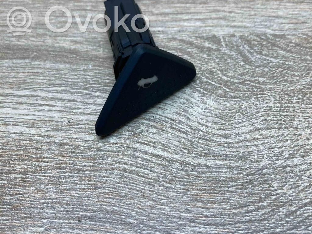 Ford Focus Tailgate/trunk/boot open switch 